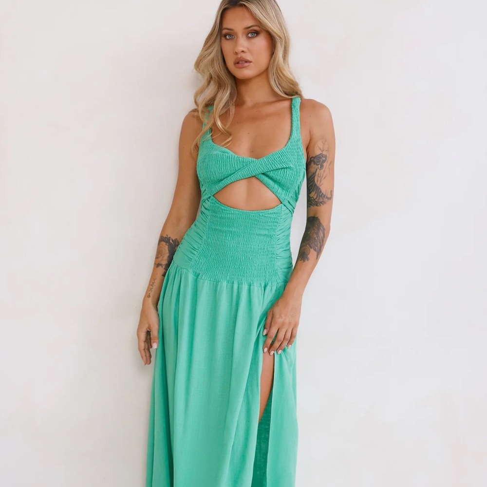 Elegant Green Sleeveless Dress